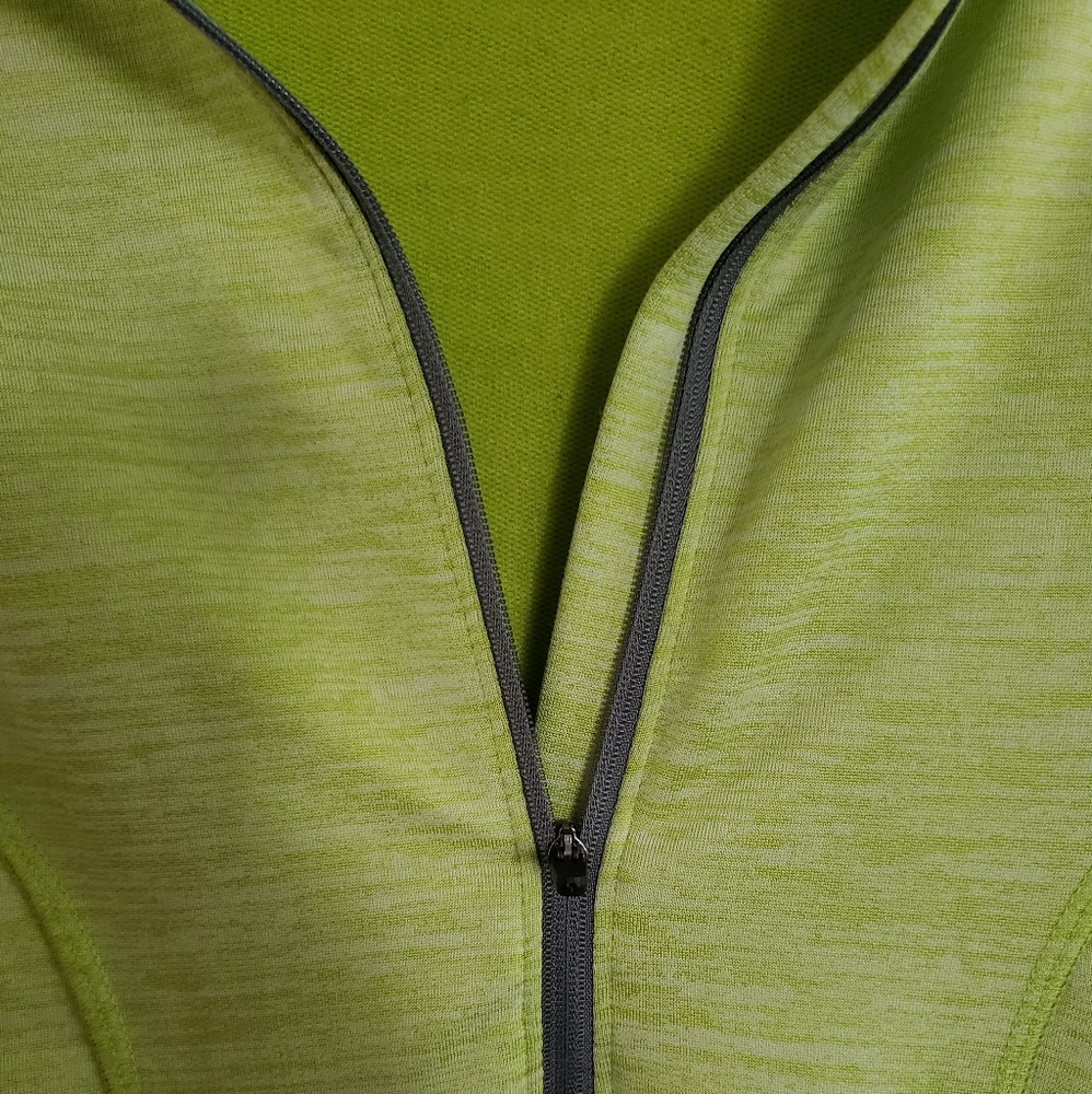 Sporty pull over - Picture 2 of 6